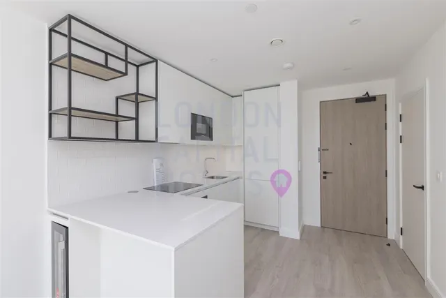 Beresford Avenue, London, photo 2