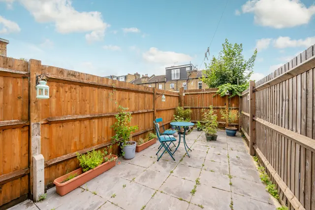 Photo 3 — 19a Quicks Road, London