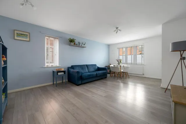 Dovecote Place, Empingham, LE15, photo 2