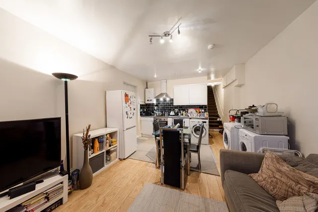 Cranbrook Road, Ilford, IG6, photo 2