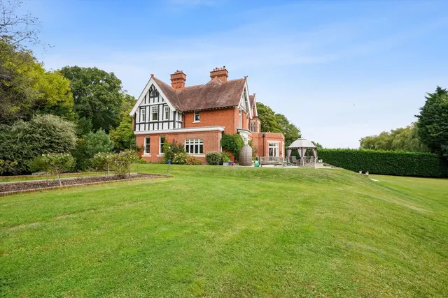 Woodlands Lane, Stoke D'Abernon, KT11, photo 3
