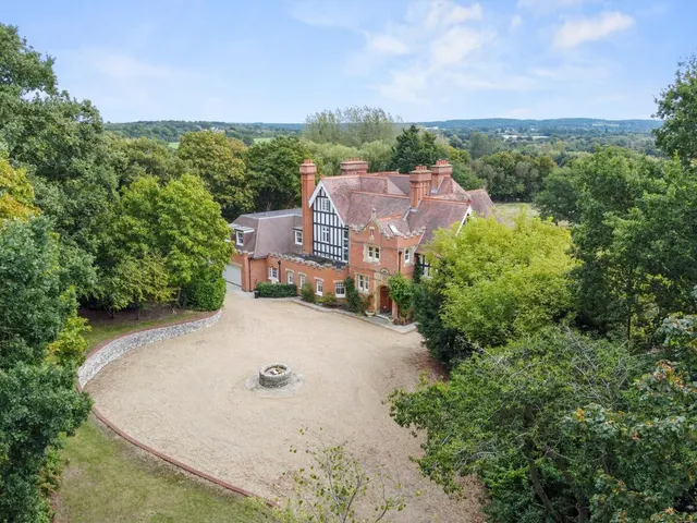 Woodlands Lane, Stoke D'Abernon, KT11, photo 1