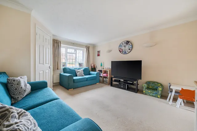 Suffolk Drive, Guildford, GU4, photo 3