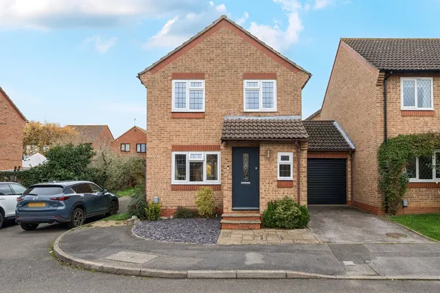Suffolk Drive, Guildford, GU4, photo 1