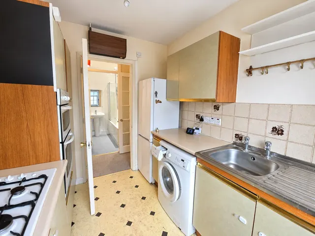Photo 3 — Oaklands, Hartley Wintney, Hook, Hampshire, RG27 8TX
