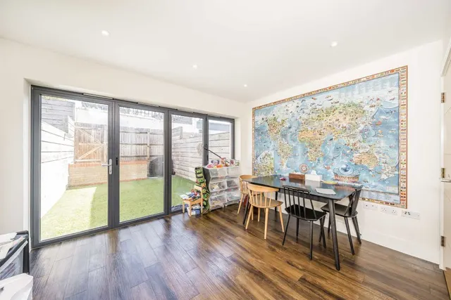 Fallow Place, TW11, photo 2