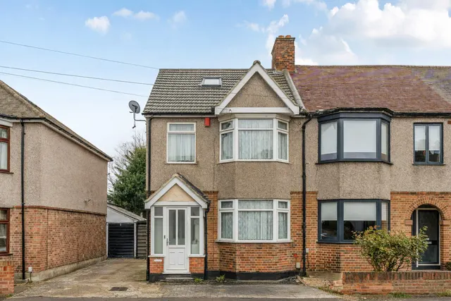 Hainault Road, Romford, RM5 3AP, photo 1