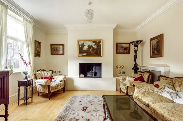 Bracken Place, Chilworth, SO16, photo 2