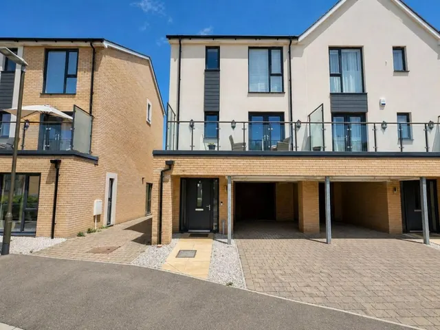 Wyatt Close, Dursley, photo 1