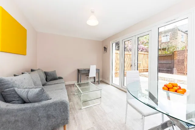 Delaford Street, SW6, photo 1