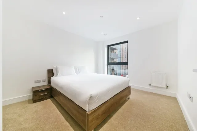 Photo 3 — Leven Road, Poplar, London, E14