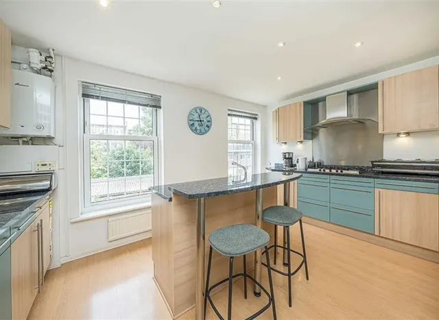 Photo 2 — Broom Park, Teddington, TW11