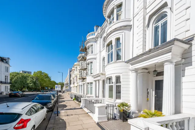 First Floor Flat, 122 Gloucester Terrace, London, photo 1