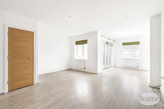 Jersey Close, Knaphill, GU21, photo 2