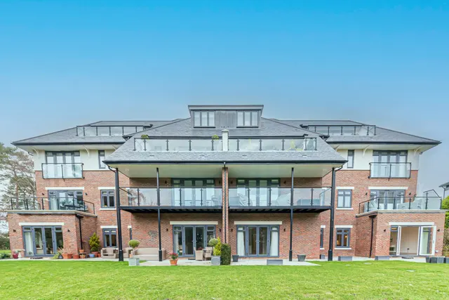 Camberley, Surrey, photo 1