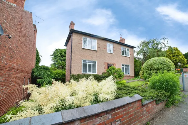 High Street, Loscoe, DE75, photo 3