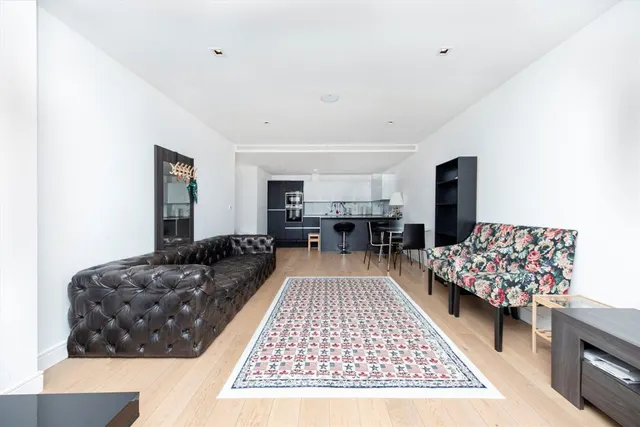 Kew Bridge Road, TW8, photo 2