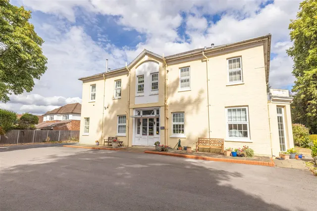 Straight Road, Old Windsor, Windsor, SL4 2SG, photo 1