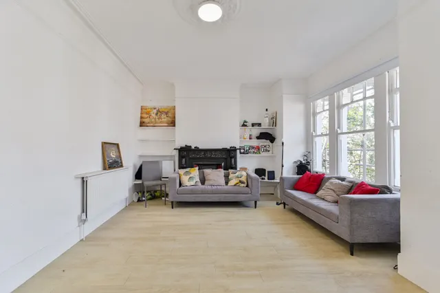Photo 3 — 21a Barnard Road, London