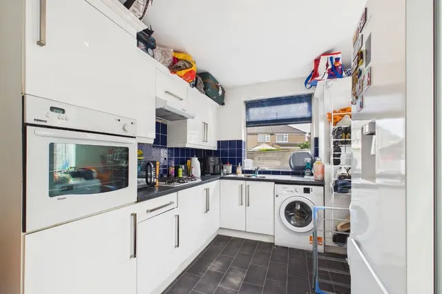 Photo 2 — Kingswear Crescent, Leeds, West Yorkshire, LS15