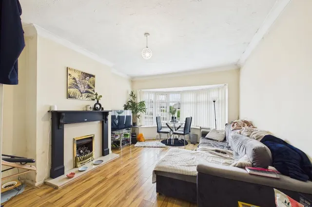 Photo 3 — Kingswear Crescent, Leeds, West Yorkshire, LS15
