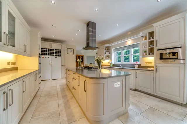 Photo 3 — Flowers Hill, Pangbourne, Reading, RG8 7BD