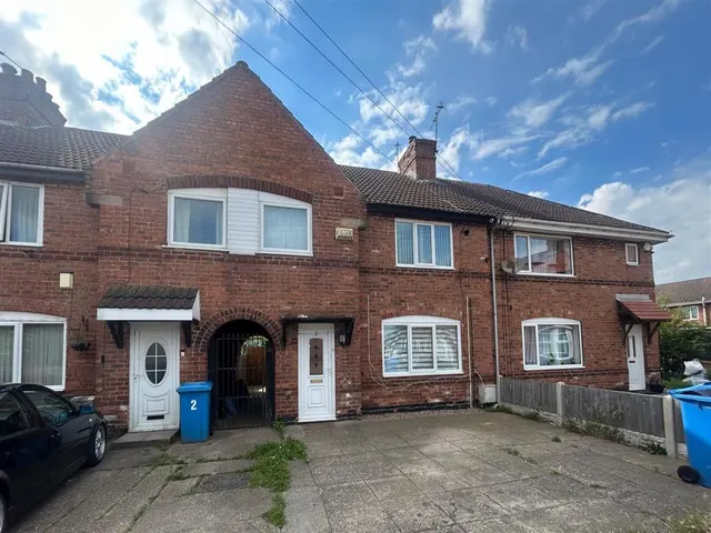 Suffolk Grove, Bircotes, DN11, photo 1