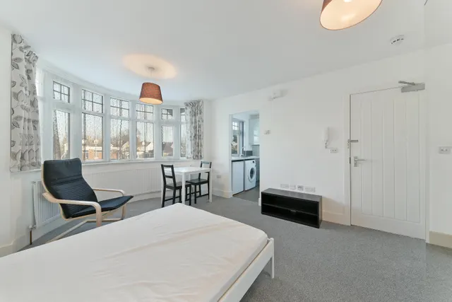 Great West Road, Isleworth, TW7, photo 3