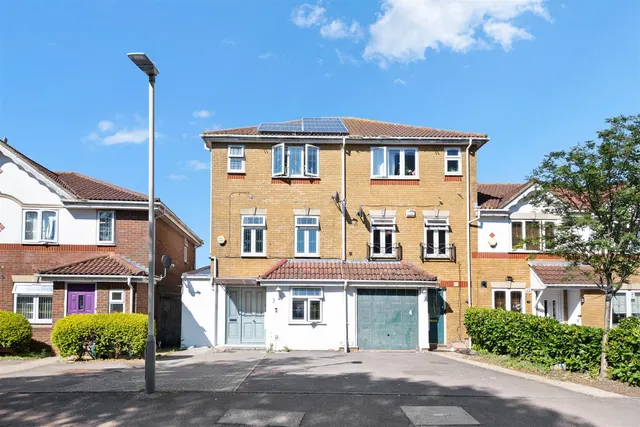 Tollgate Drive, Hayes, photo 1