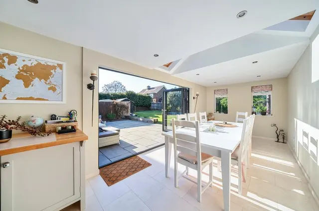 Fishbourne Road East, Chichester, PO19, photo 1