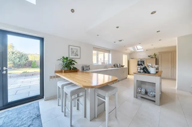 Fishbourne Road East, Chichester, PO19, photo 3