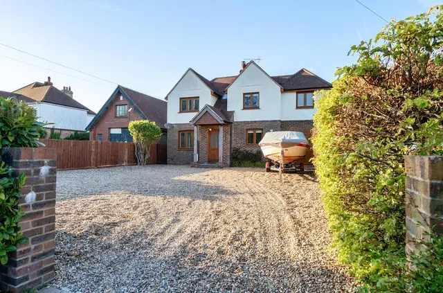 Fishbourne Road East, Chichester, PO19, photo 2