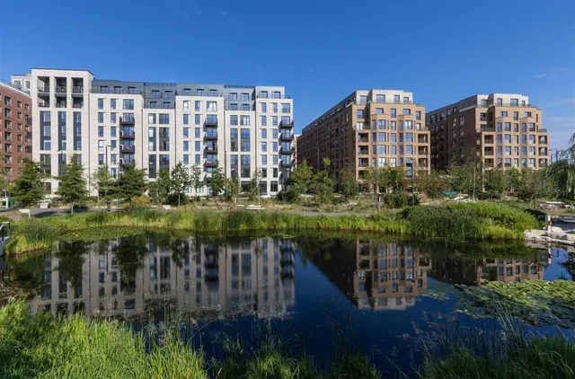 Parkview Avenue, London, NW2, photo 1