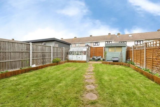 Photo 3 — The Fremnells, Basildon, Essex, SS14