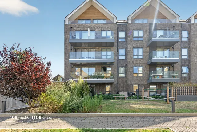 Antoinette Close, Kingston Upon Thames, photo 1