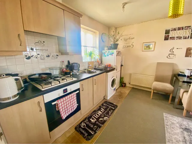 Photo 2 — Chequers Close, Corby, NN18