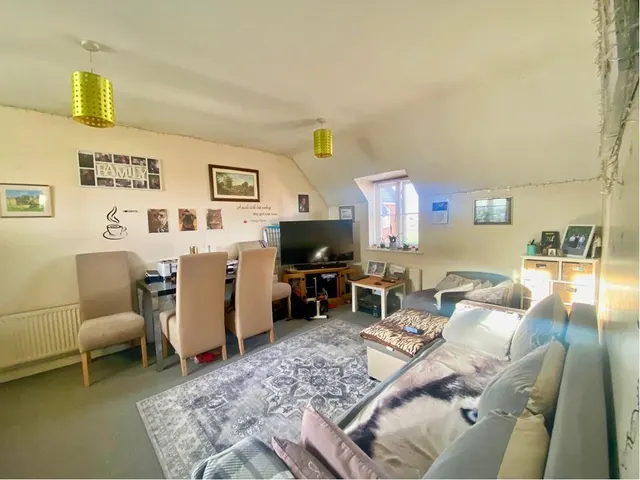 Photo 3 — Chequers Close, Corby, NN18