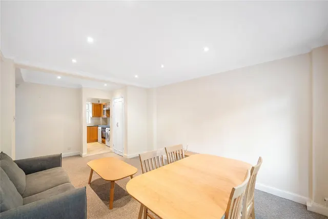 Photo 3 — Redcliffe Close, Old Brompton Road, Earl's Court, SW5