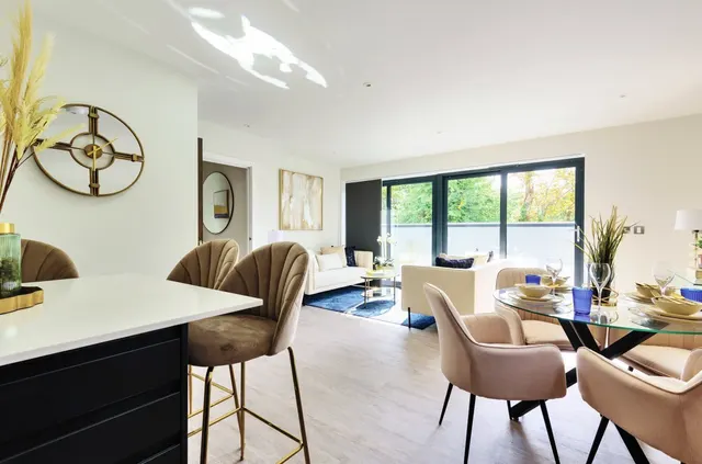 Asplands Close, Woburn Sands, MK17, photo 2