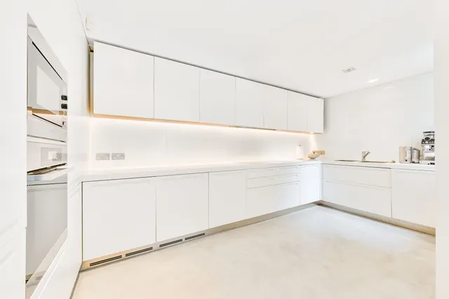 Photo 3 — 23 Harley Place, London