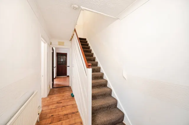 Photo 3 — Ongar Way, Rainham, RM13