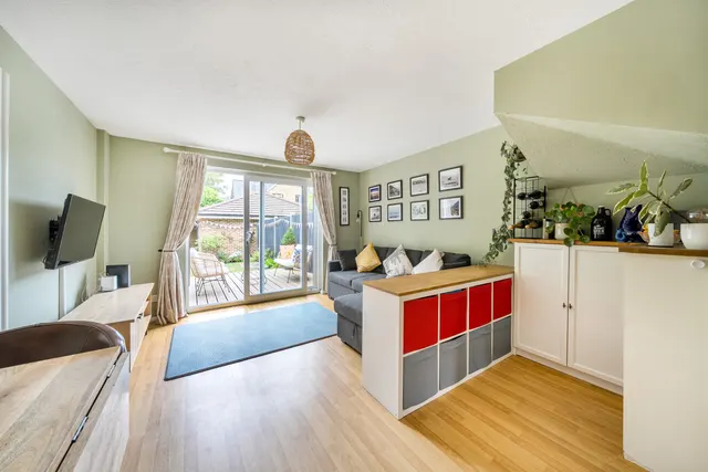 Photo 3 — Parkside Close, London, SE20