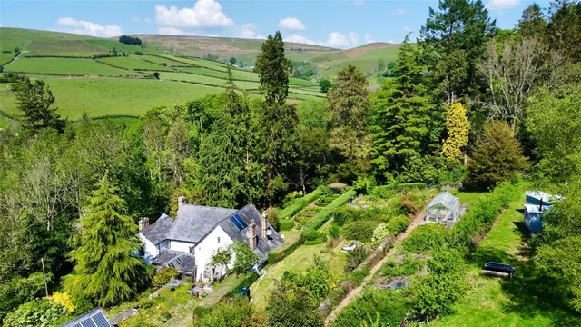 6 bedroom house, Glascwm, Llandrindod Wells
