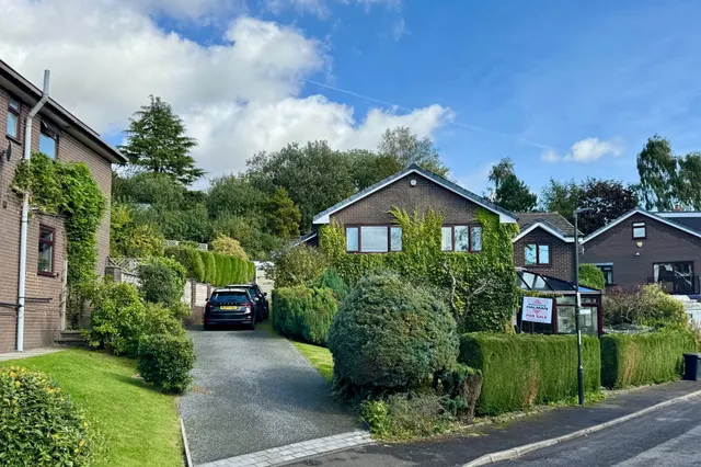 Haywards Close, Glossop, photo 1