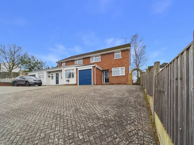 Chapel Hill, Tilehurst, RG31, photo 1