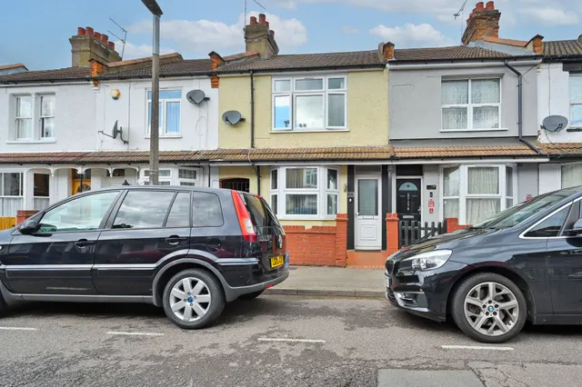 180 Chester Road, Watford, photo 1