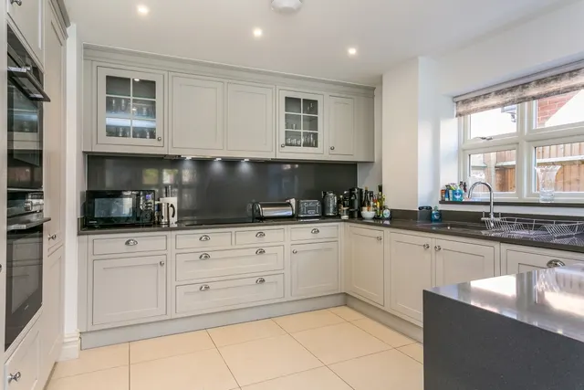 Photo 3 — Rutland Close Taplow SL6