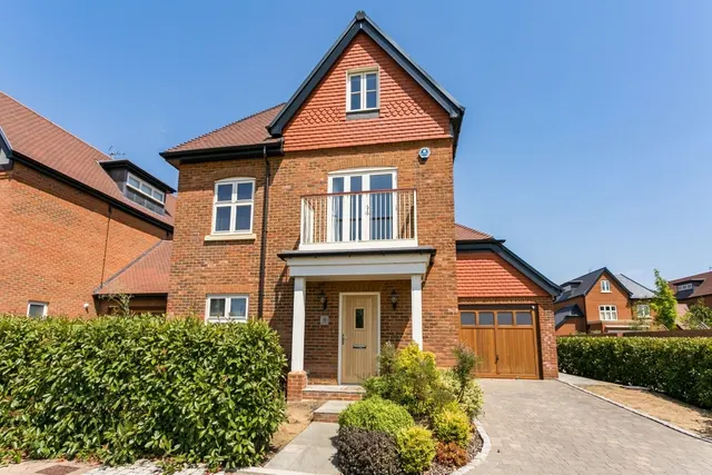 Photo 2 — Rutland Close Taplow SL6