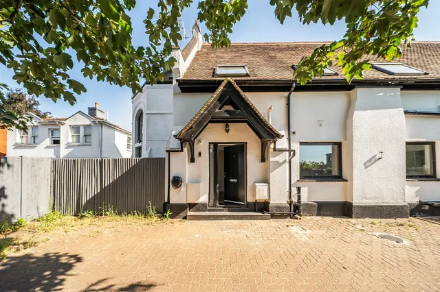 Police Station Lane, Bushey, photo 1