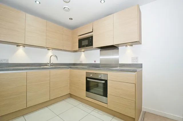 Photo 3 — Douglas House, Ferry Court, Cardiff, CF11